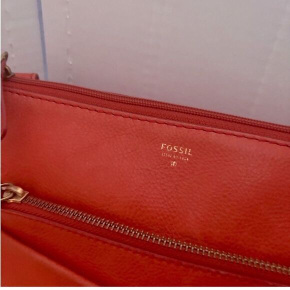 Fossil coral orange leather Vibrant Leather Crossbody Bag - Picture 2 of 8